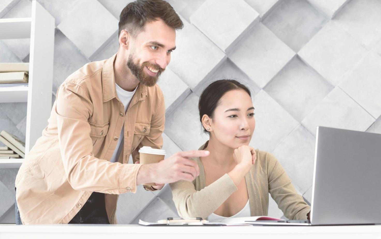 Oficinas de belorafexiq en Madrid con equipo trabajando en consultoría financiera